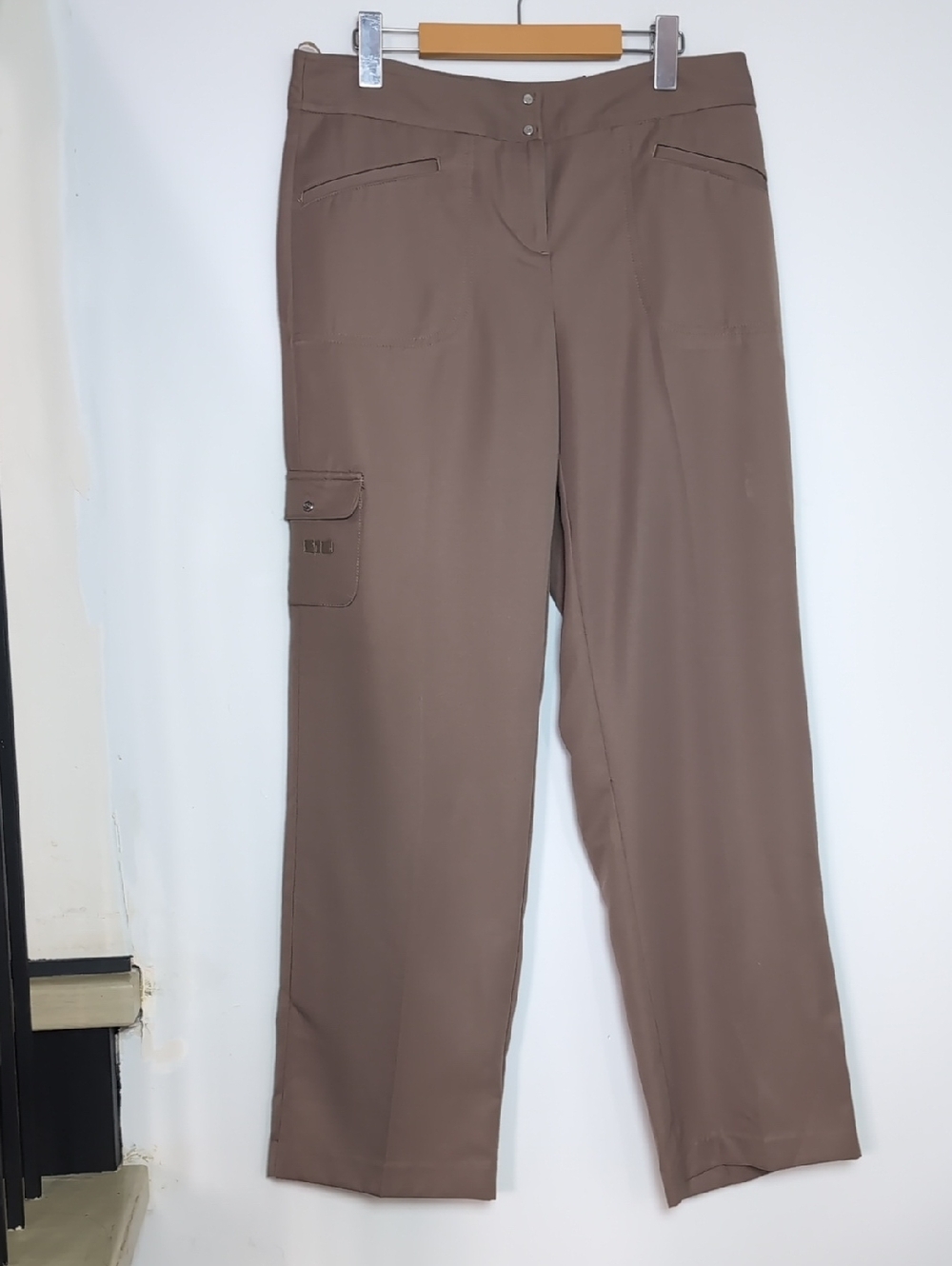 IZOD | Women's Latte UPF 50+ Stretch Microfiber Straight Leg Golf Pants